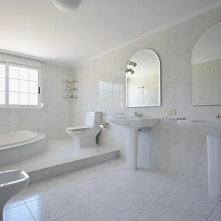 Galihost - Casa Con Jardin En בית נופש *