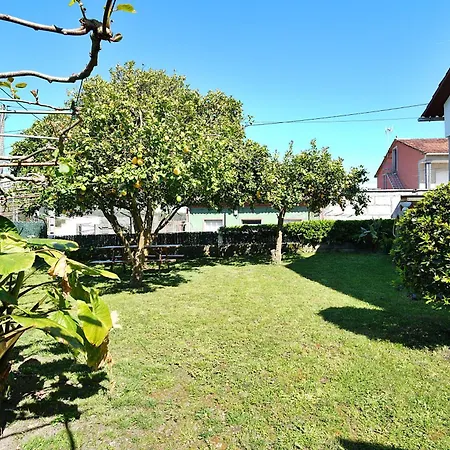 Casa Con Jardin En Holiday home *