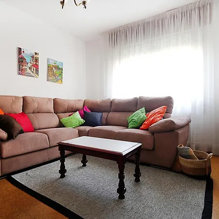 Galihost - Casa Con Jardin En *