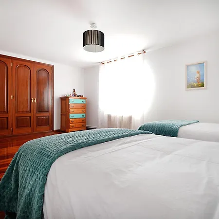 Galihost - Casa Con Jardin En *